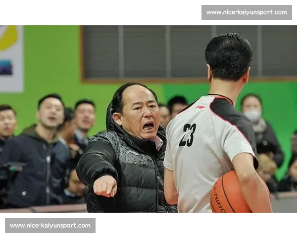 河南队通报成都球迷严重违规 恶意涂鸦亵渎足球精神