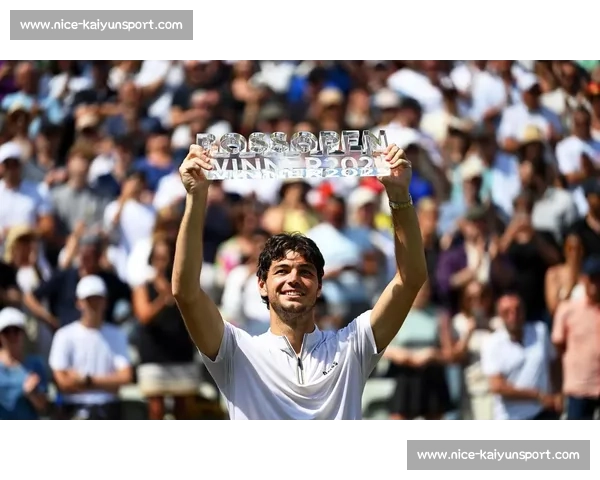 弗里茨直落两盘横扫阿利亚西姆，强势晋级斯图加特大师赛决赛