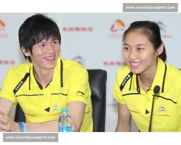 汪顺贾玲跨界联动！运动装同框打网球，握拳合影活力满格