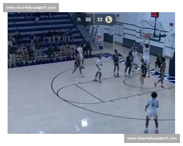 郇斯楠 20 分钟 5 帽！护框如铁闸引爆全场